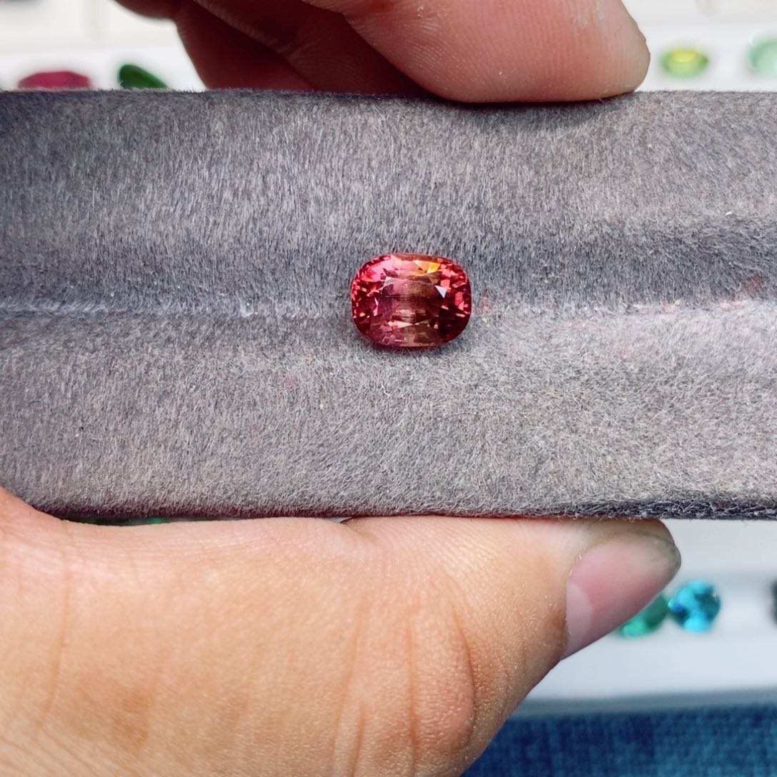 碧玺裸石未镶嵌碧玺3.2克拉