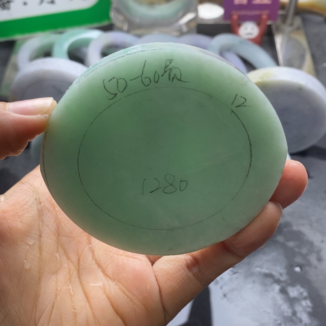 定制翡翠未镶嵌翡翠手镯