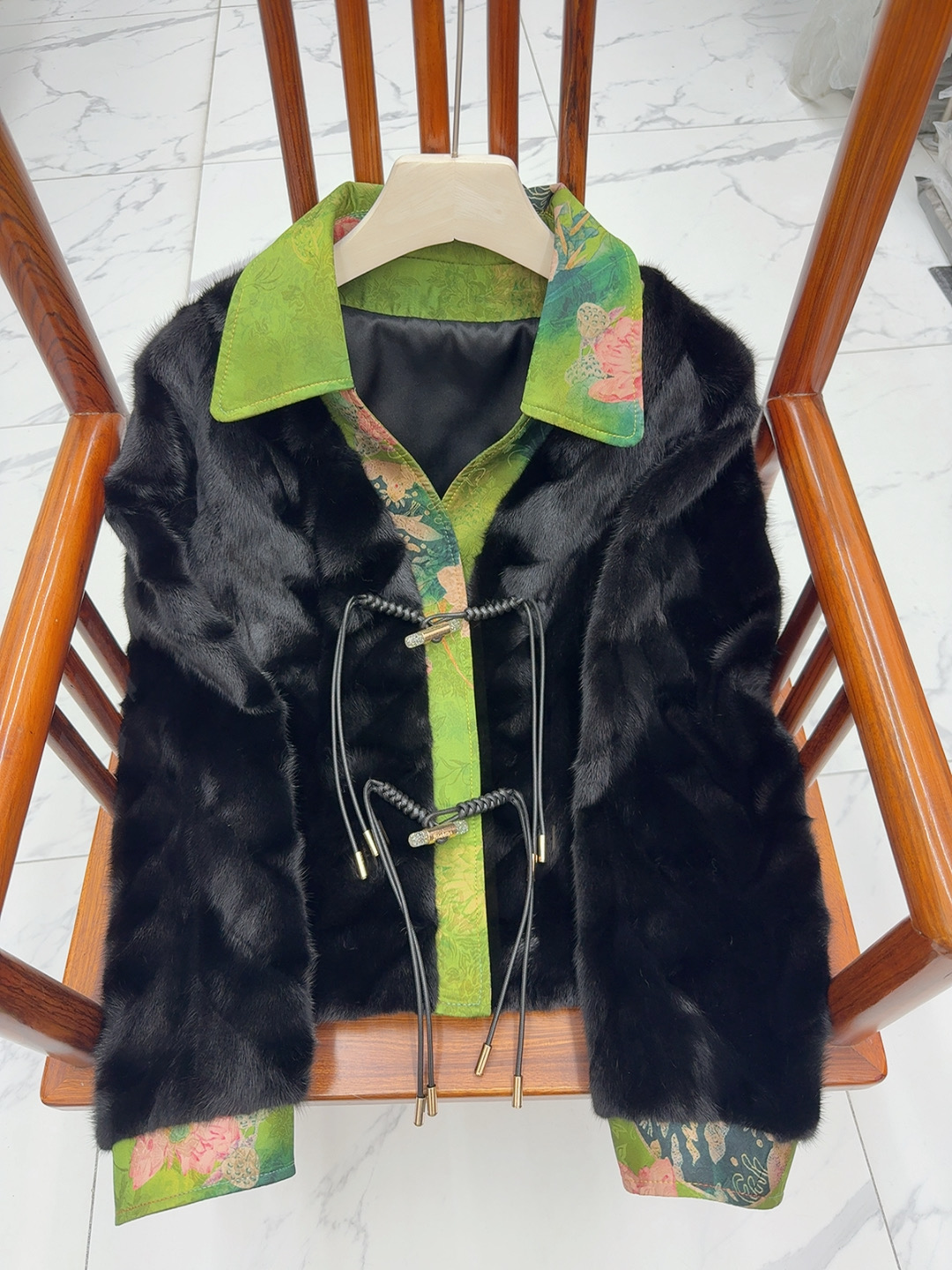 阔阔家  2025年冬季新款时尚气质轻奢中国风女士外套