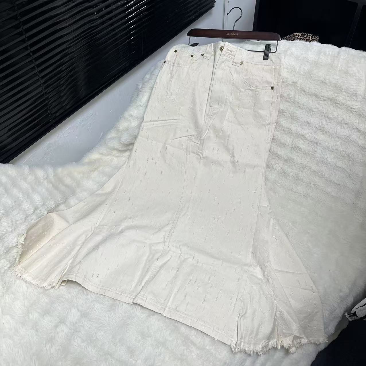 胖鹅张~设计感破洞镂空牛仔鱼尾半裙#5211