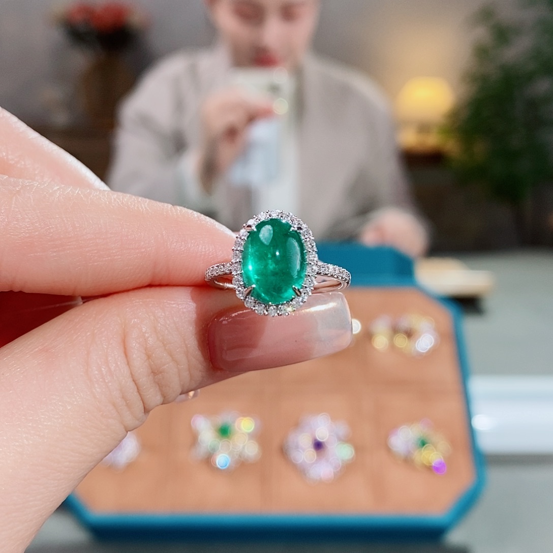 祖母绿戒指18K金镶嵌3.24ct