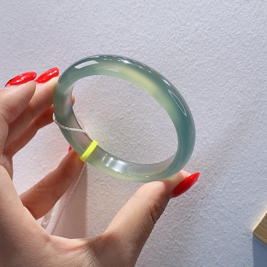 玛瑙/玉髓手镯未镶嵌56