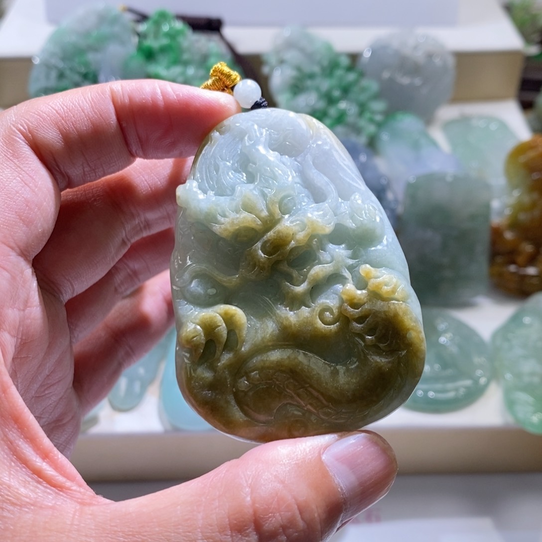 【闪购商品】翡翠颈饰未镶嵌龙牌