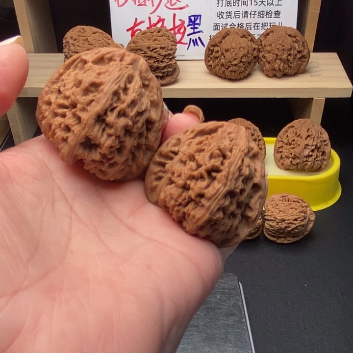 文玩核桃吊坠?*40尺正三角拉丝南疆