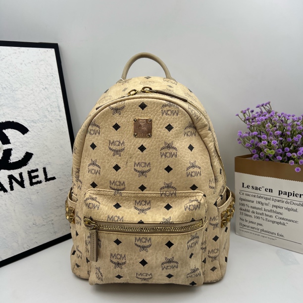 95新 MCM 8289/米色小号双肩包