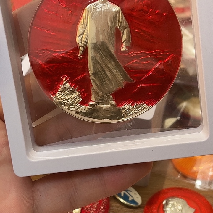 骑***士像章一一一一一一一一一高贵轻