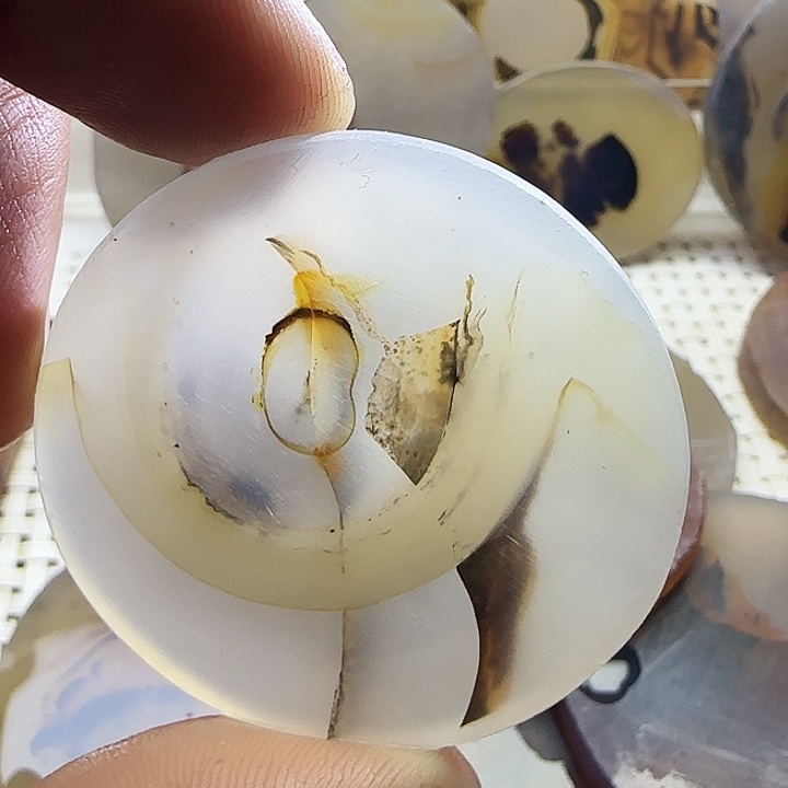 无***极玛瑙/玉髓未镶嵌珠宝奇石