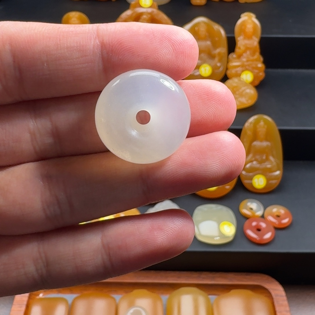 石英质玉（黄龙玉）合金颈饰