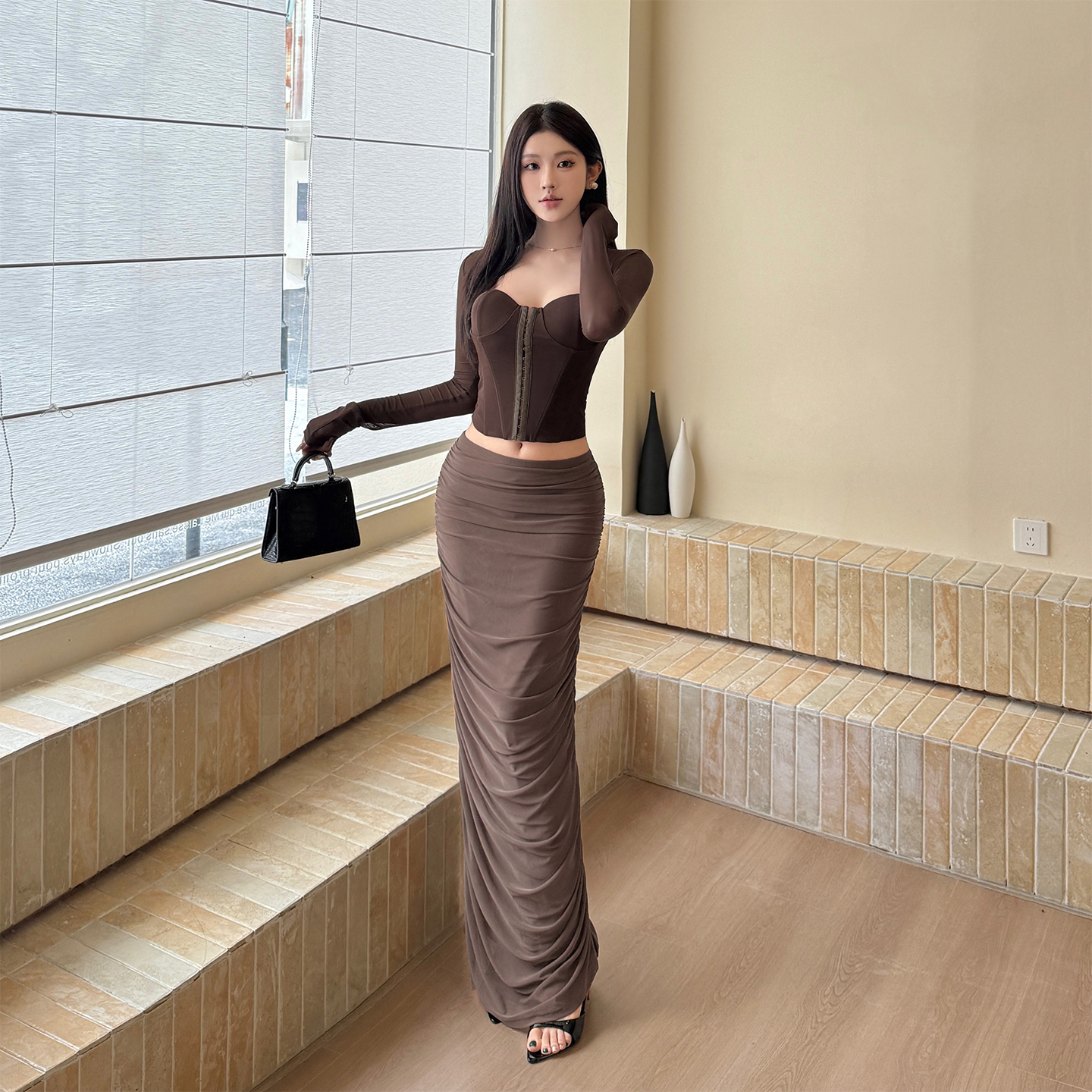 时尚纯欲套装女秋冬款名媛轻奢显胸性感鱼骨上衣网纱包臀裙两件套