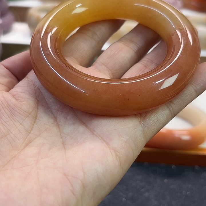 石英岩玉未镶嵌手镯