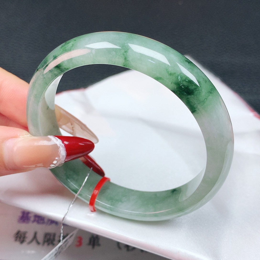 翡翠手镯未镶嵌58圈