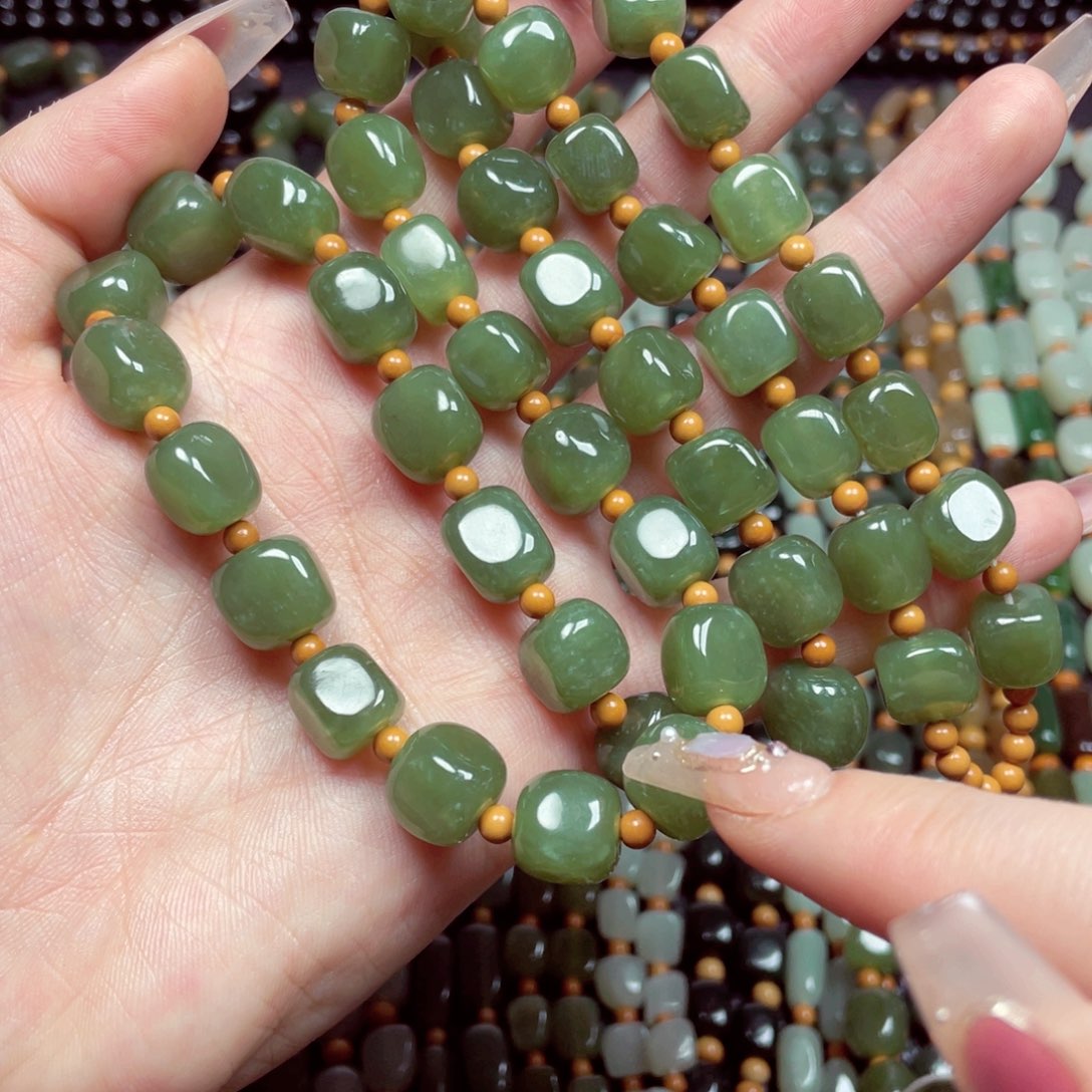 和田玉颈饰未镶嵌