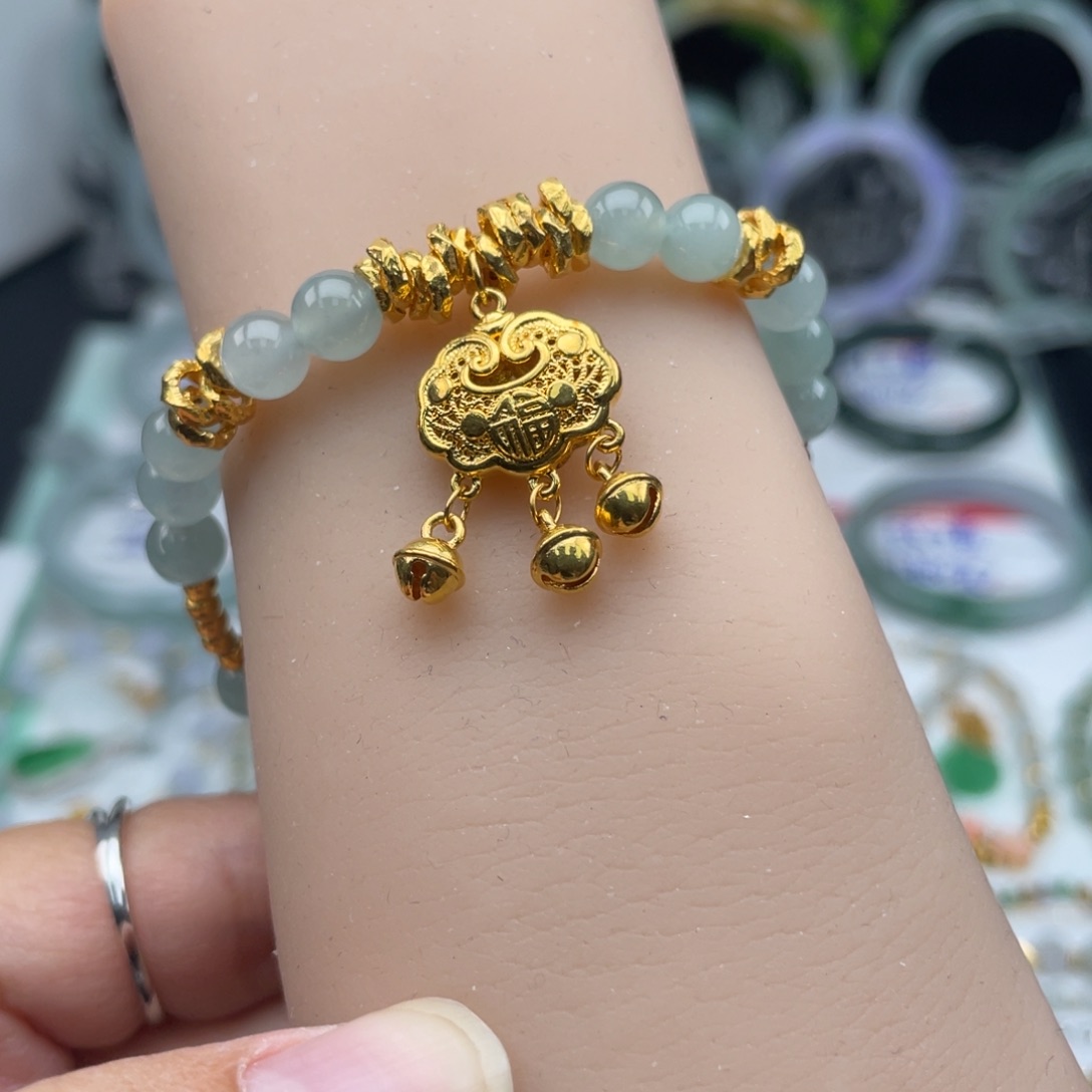 翡翠足金镶嵌手串