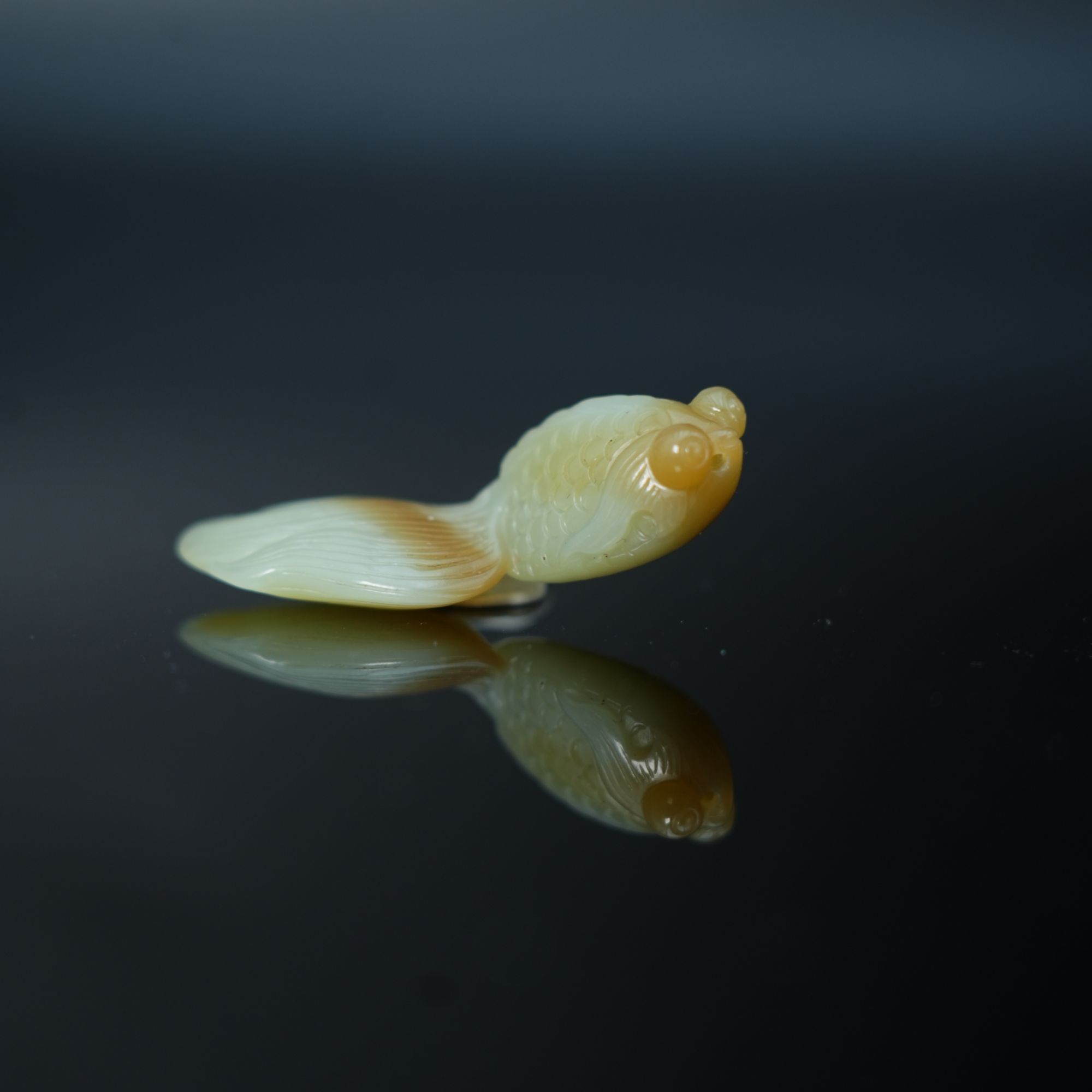 和田玉且末糖白锦鲤吊坠2853