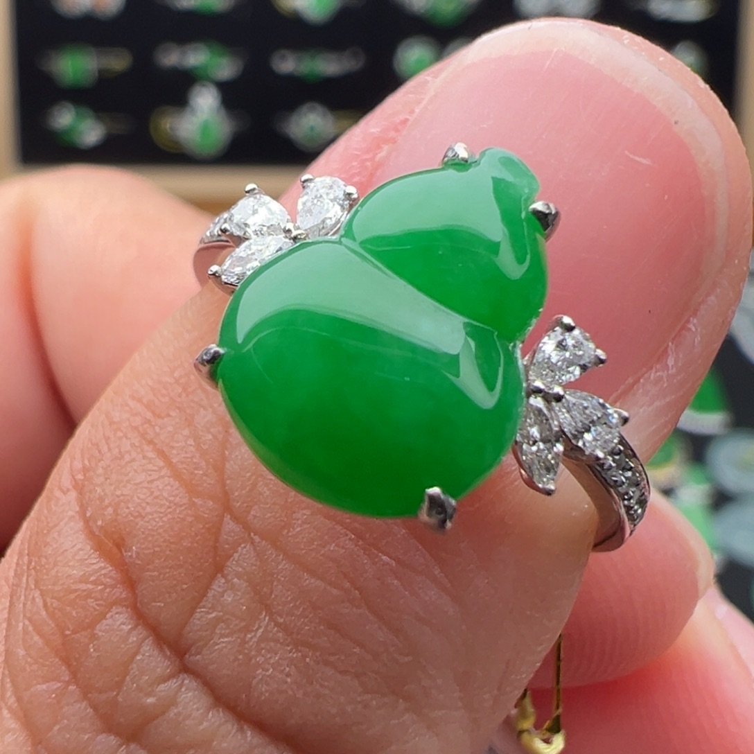 翡翠18K金镶嵌戒指葫芦11.8