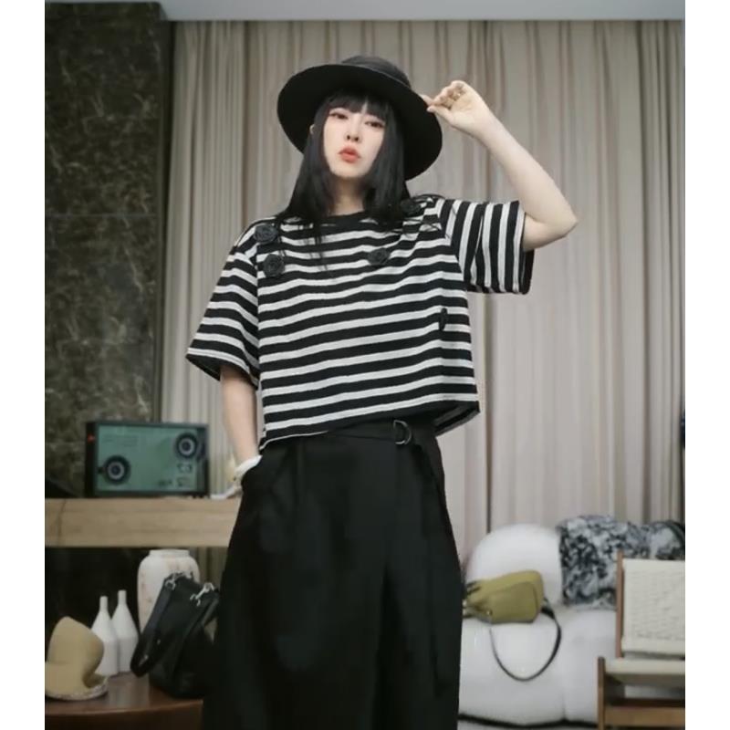 infobyfive2025夏季新款花朵玫瑰黑白双色条纹圆领T恤NF0505019