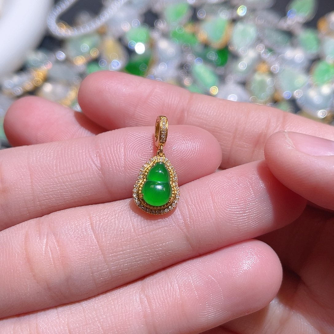 翡翠颈饰18K金镶嵌S****子吊坠