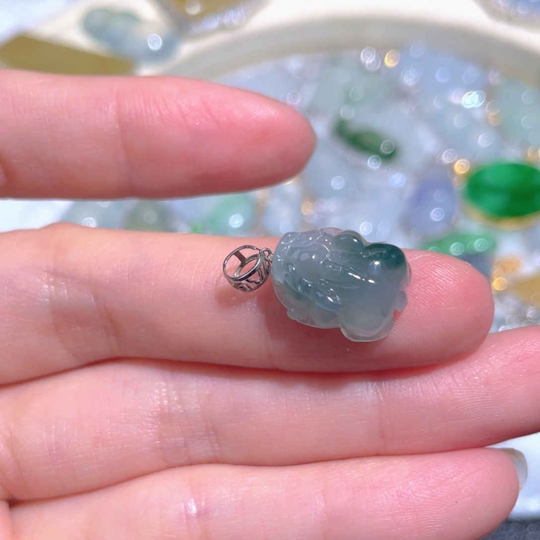 翡翠颈饰18K金镶嵌翡翠