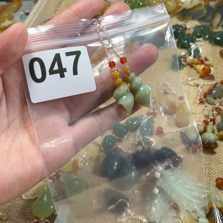 蛇纹石玉耳饰未镶嵌梓*