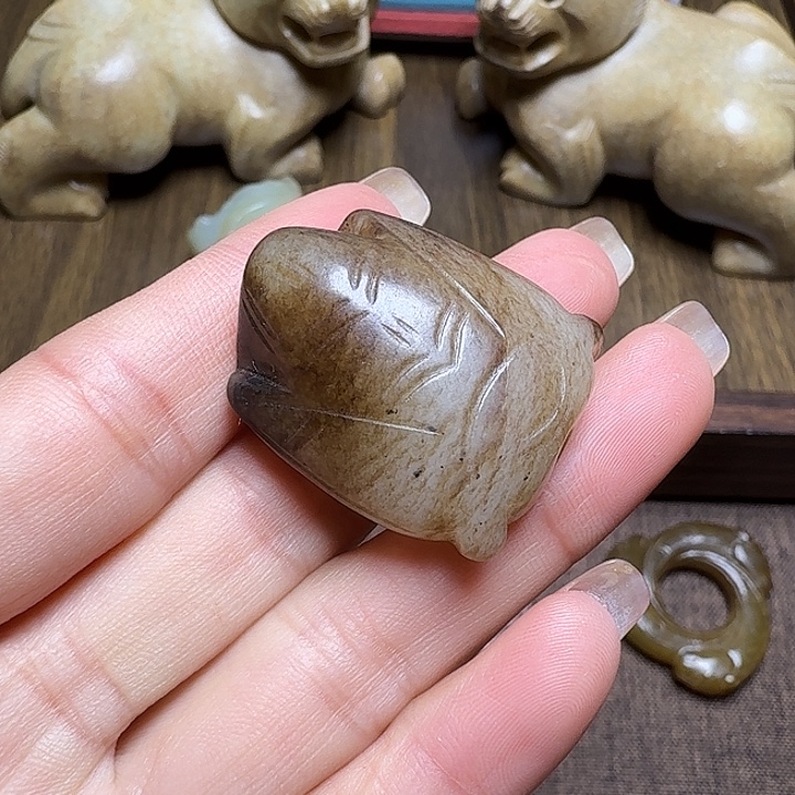 天***室和田玉（糖玉）未镶嵌颈饰