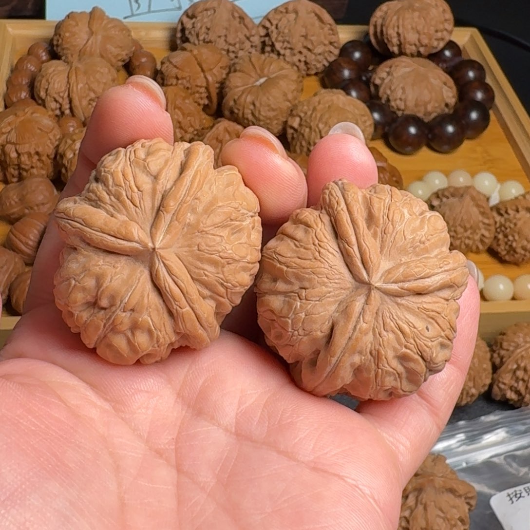 文玩核桃把件扶****灯元宝三棱文玩核桃