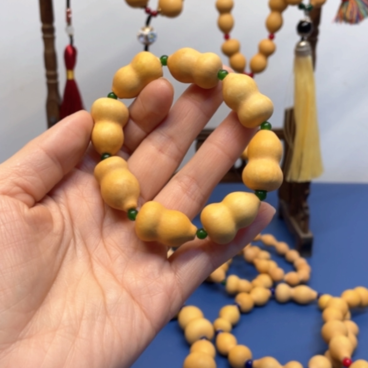 【闪购商品】胖墩草里金小手串