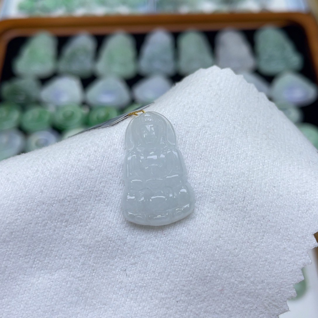 颈饰未镶嵌翡翠观音