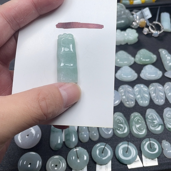 翡翠未镶嵌颈饰福利