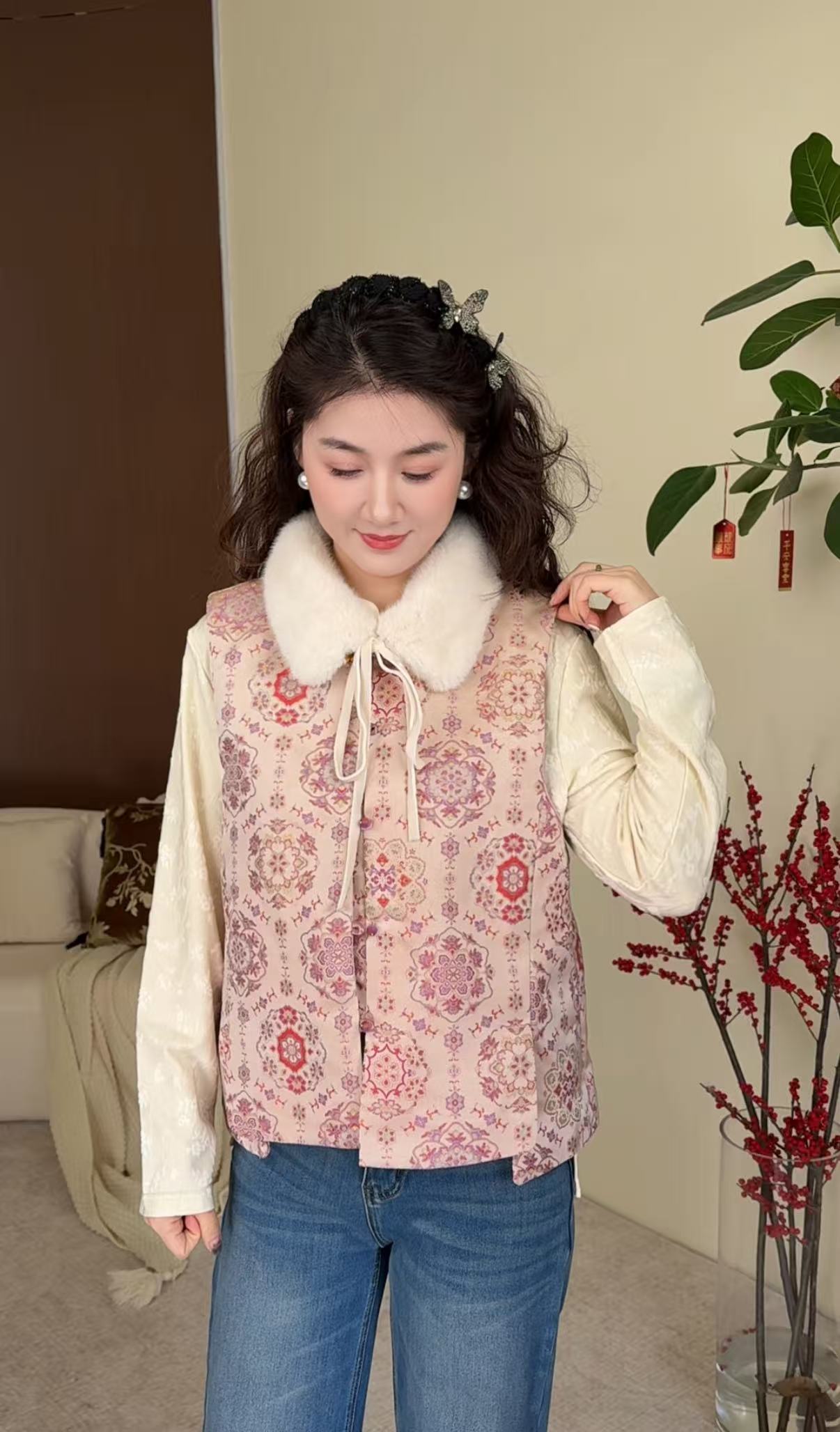 0106新中式温婉气质缎面毛领提花夹棉保暖马甲
