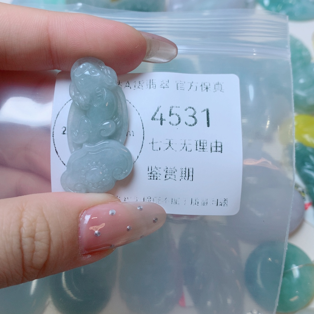 吊坠(不含链)未镶嵌翡翠
