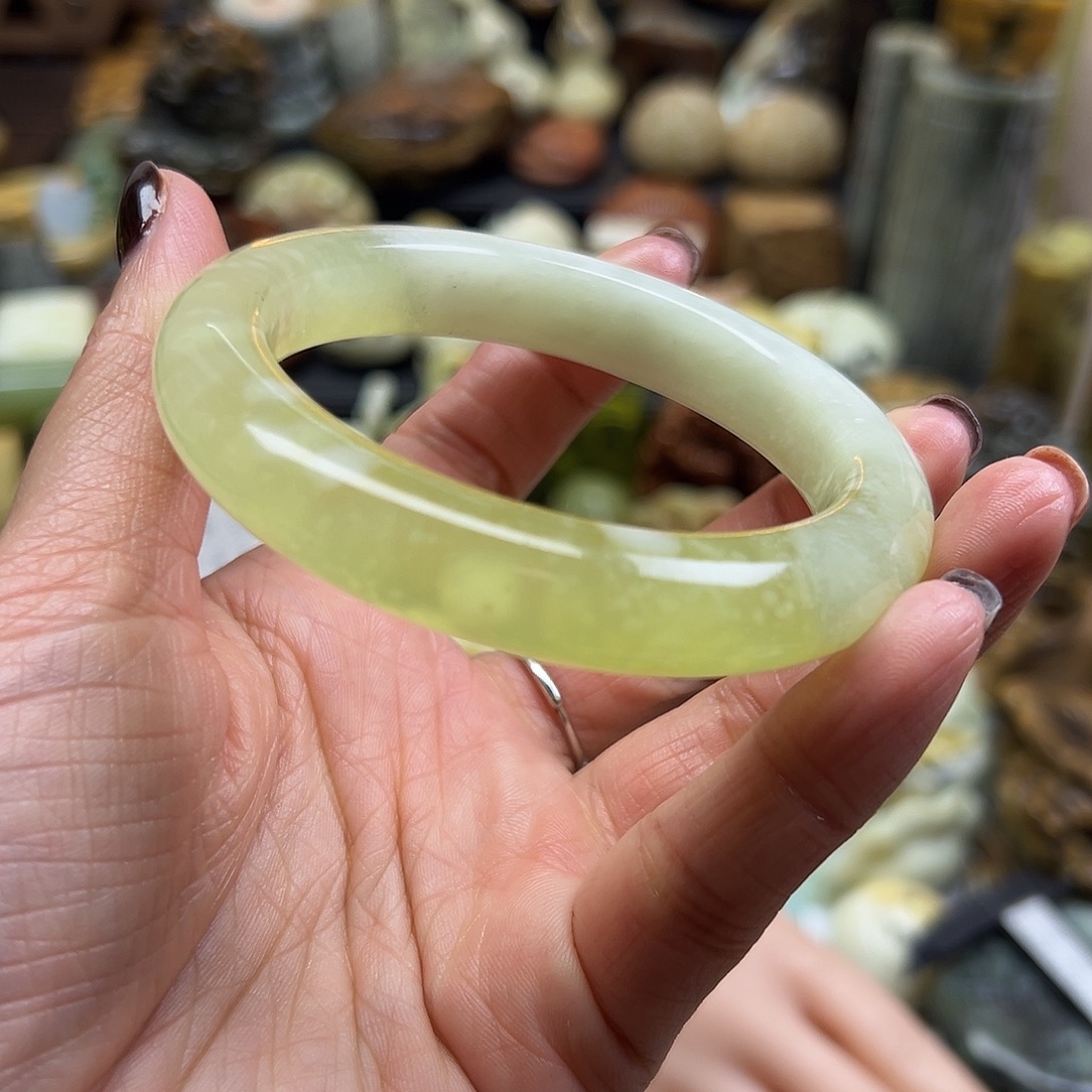 落****岫玉未镶嵌颈饰辽阳暴风雪