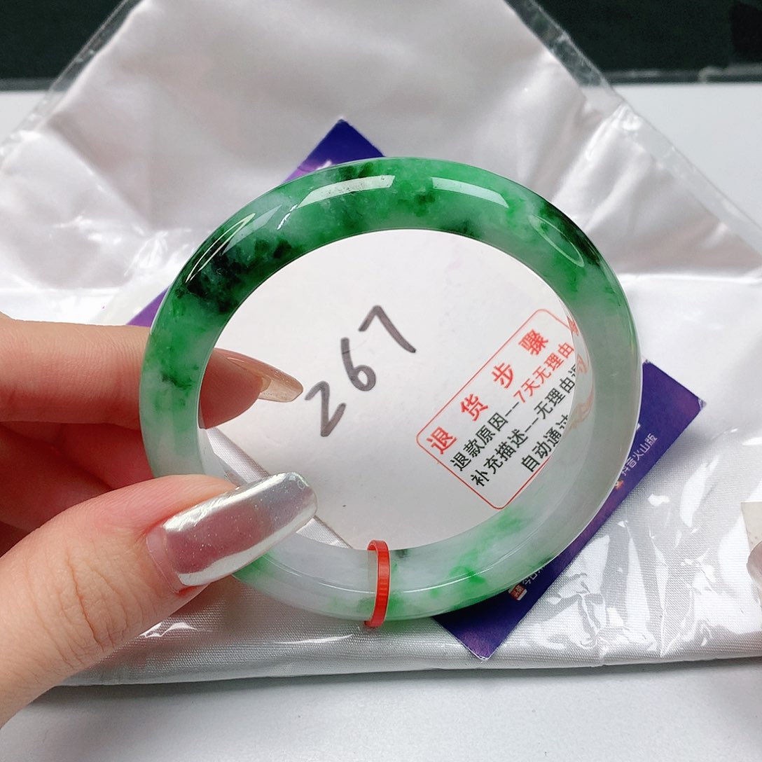 翡翠手镯未镶嵌翡翠手镯