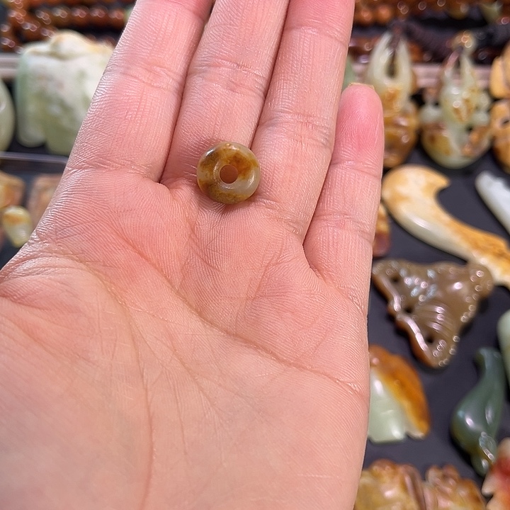 风***计岫岩河磨玉（透闪石质玉）未镶嵌颈饰