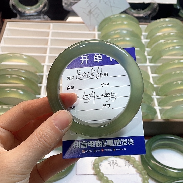 蛇纹石玉手镯未镶嵌