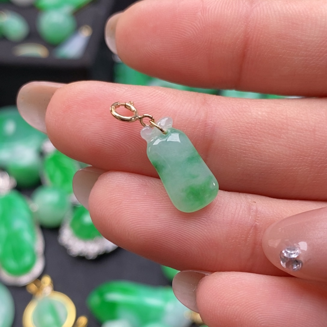 翡翠颈饰18K金镶嵌翡翠