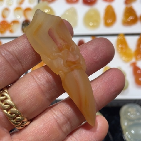 【闪购商品】未镶嵌石英质玉（黄龙玉）颈饰