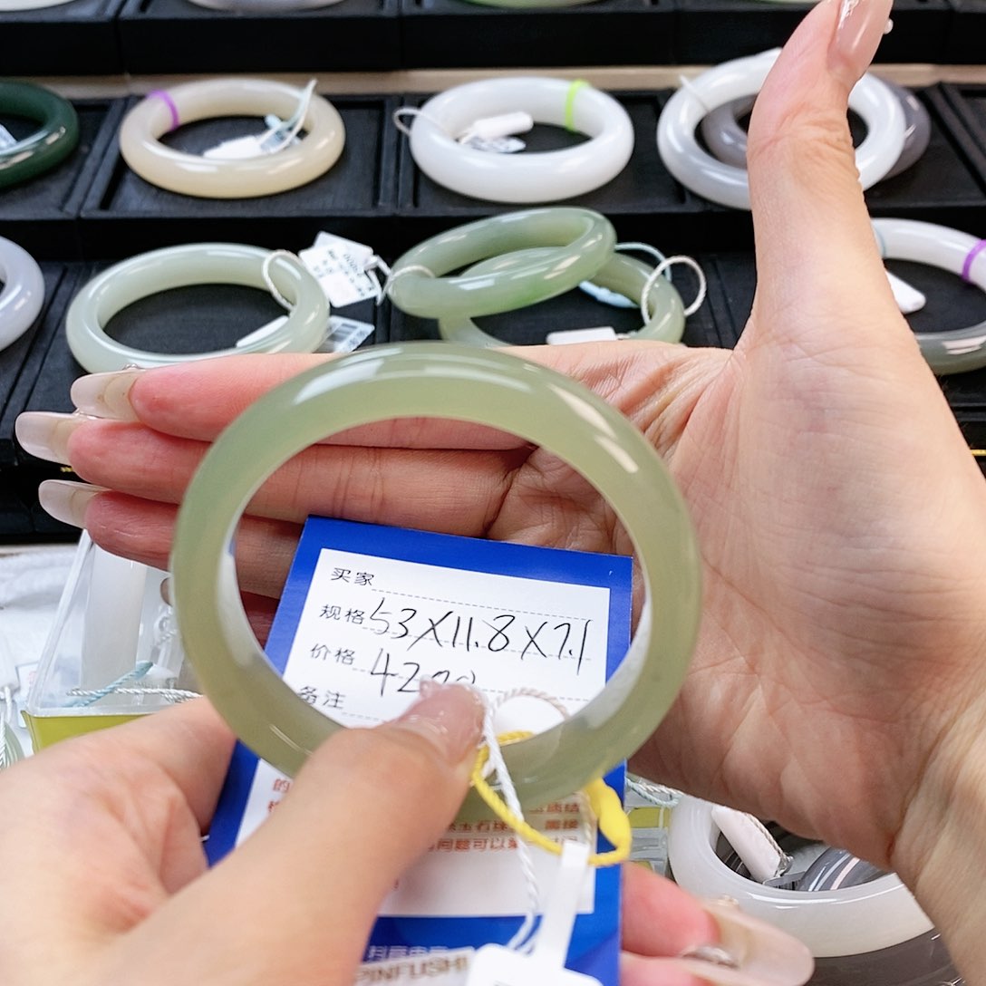 和田玉手镯未镶嵌