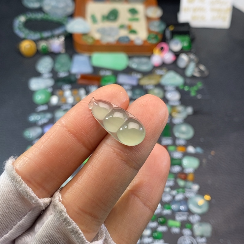 【闪购商品】翡翠挂件未镶嵌豆子