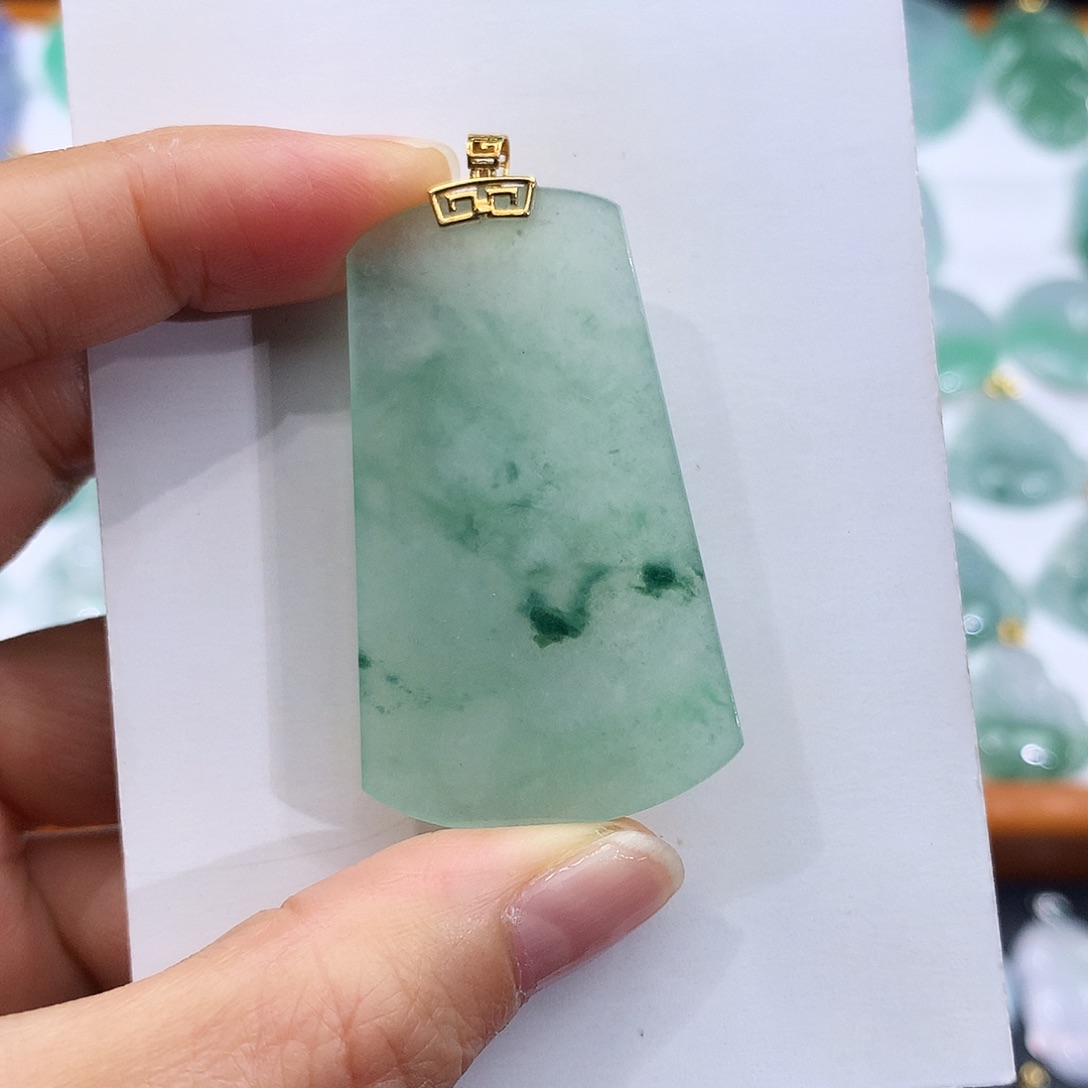 翡翠18K金镶嵌颈饰翡翠吊坠