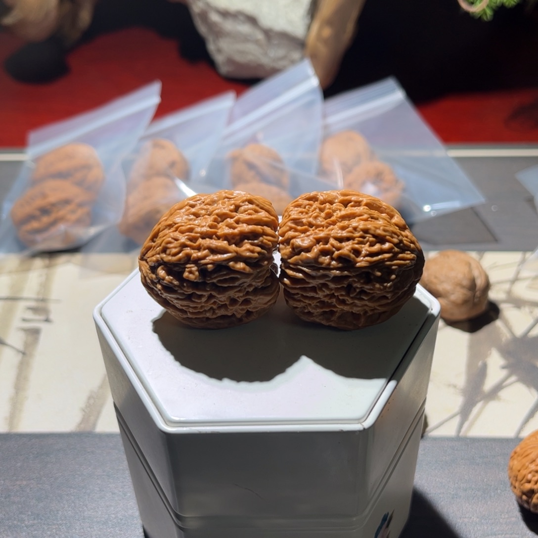 黄***山文玩核桃吊坠35南将石