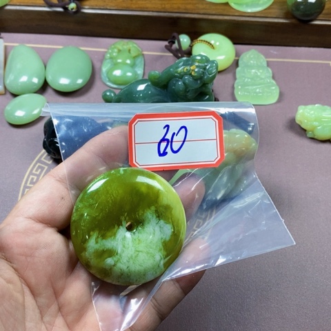 未镶嵌蛇纹石玉颈饰