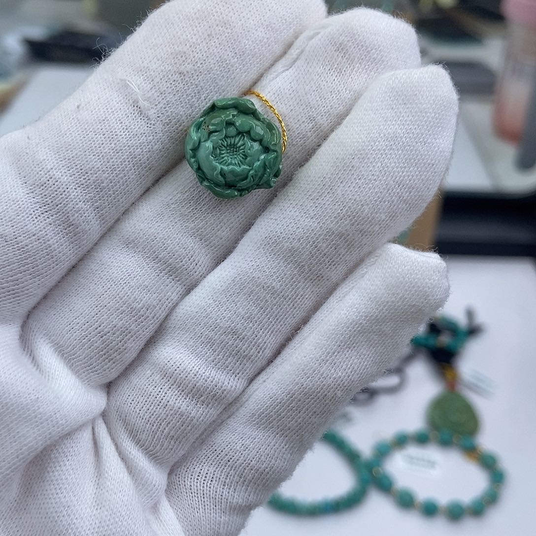 绿松石未镶嵌珠宝奇石