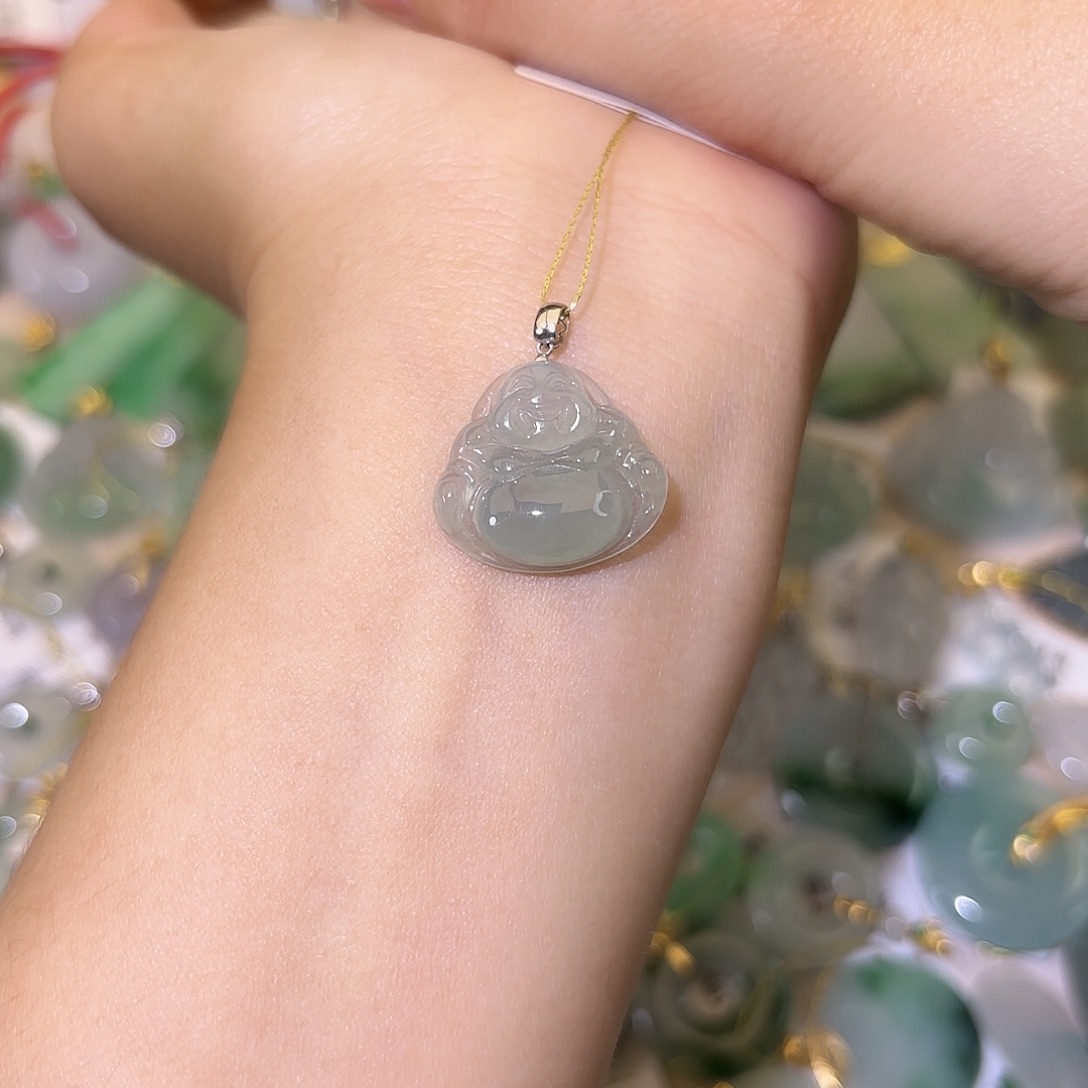 E***i翡翠18K金镶嵌颈饰佛公