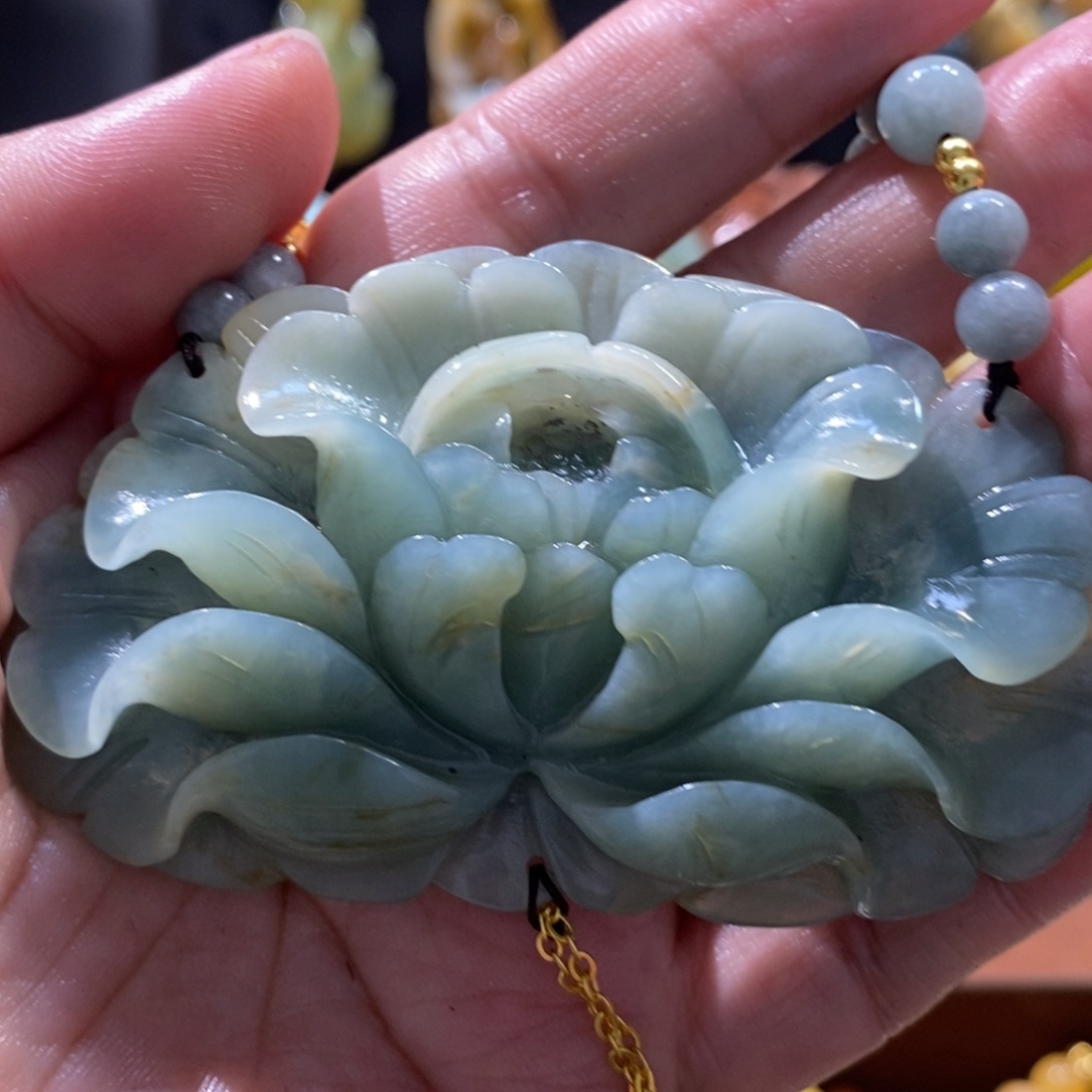 蛇纹石玉颈饰未镶嵌