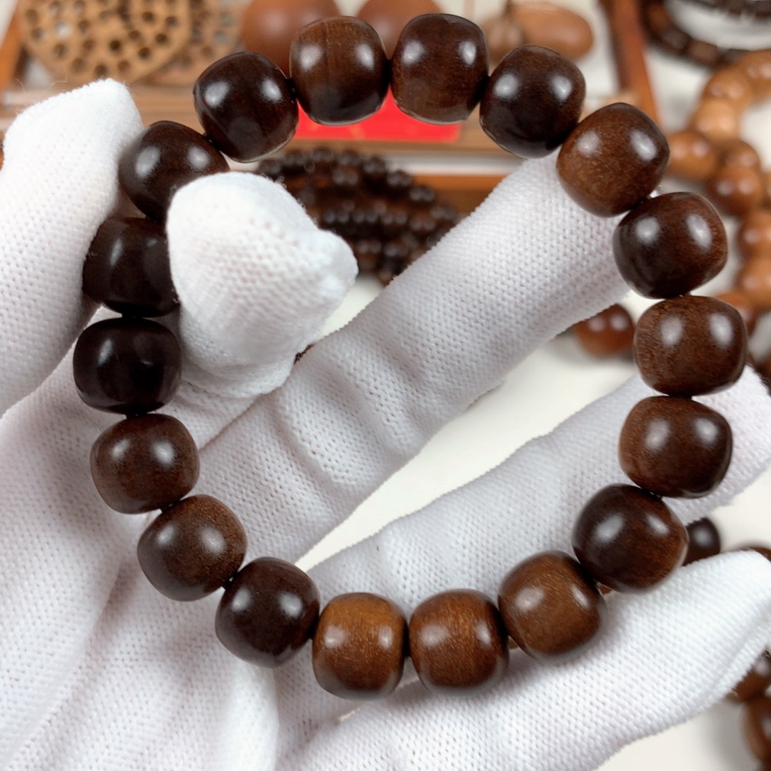 鳳***英木质类檀香木老山檀香檀香王1112.奶香