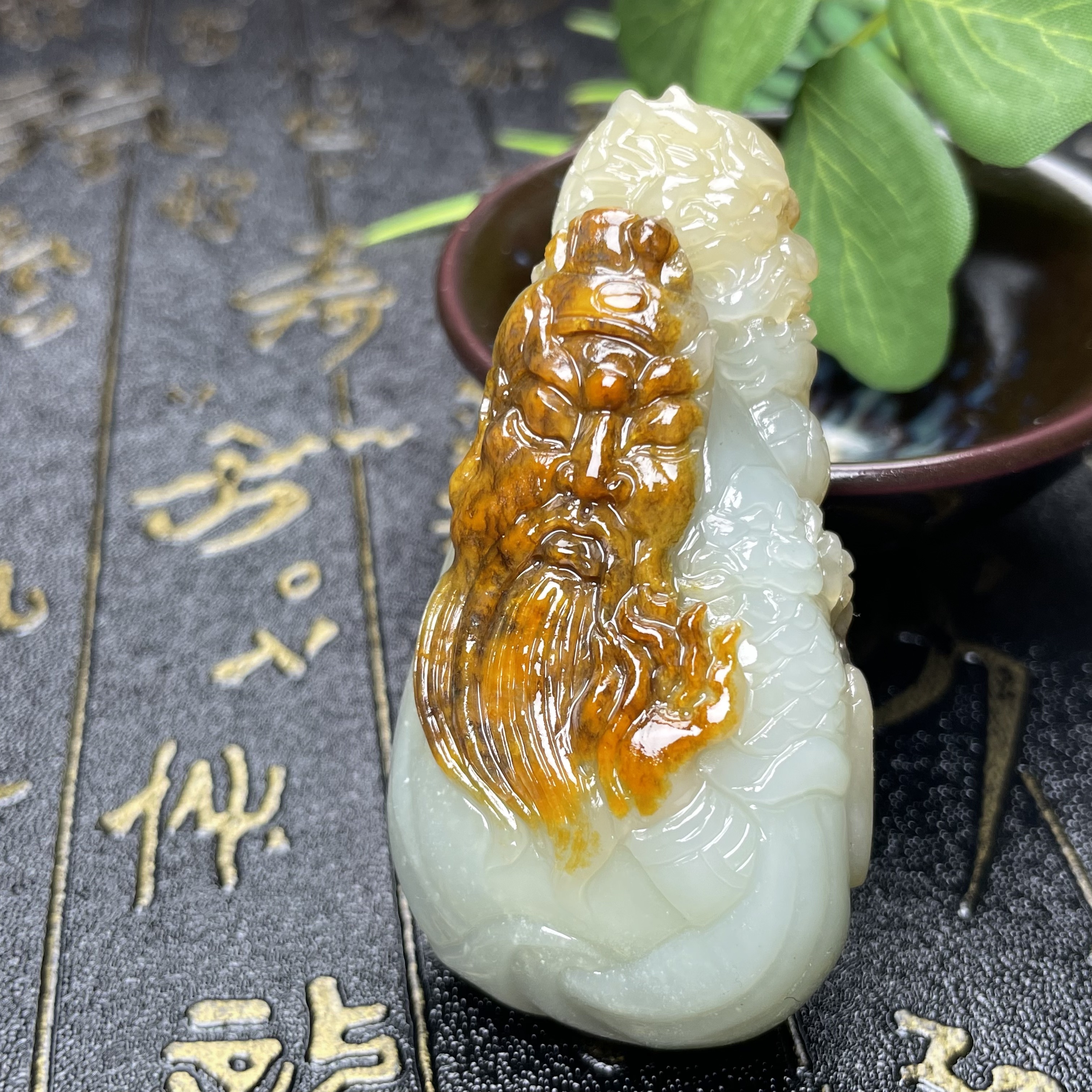 和田玉关公俄料独籽挂件 三色吊坠大开门精品三色俄独籽