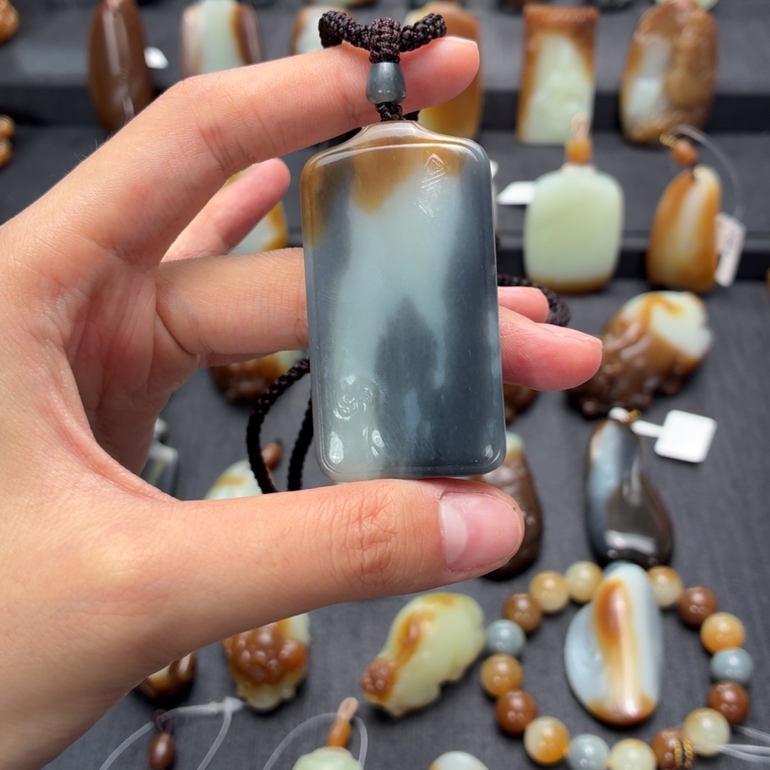 和田玉未镶嵌颈饰