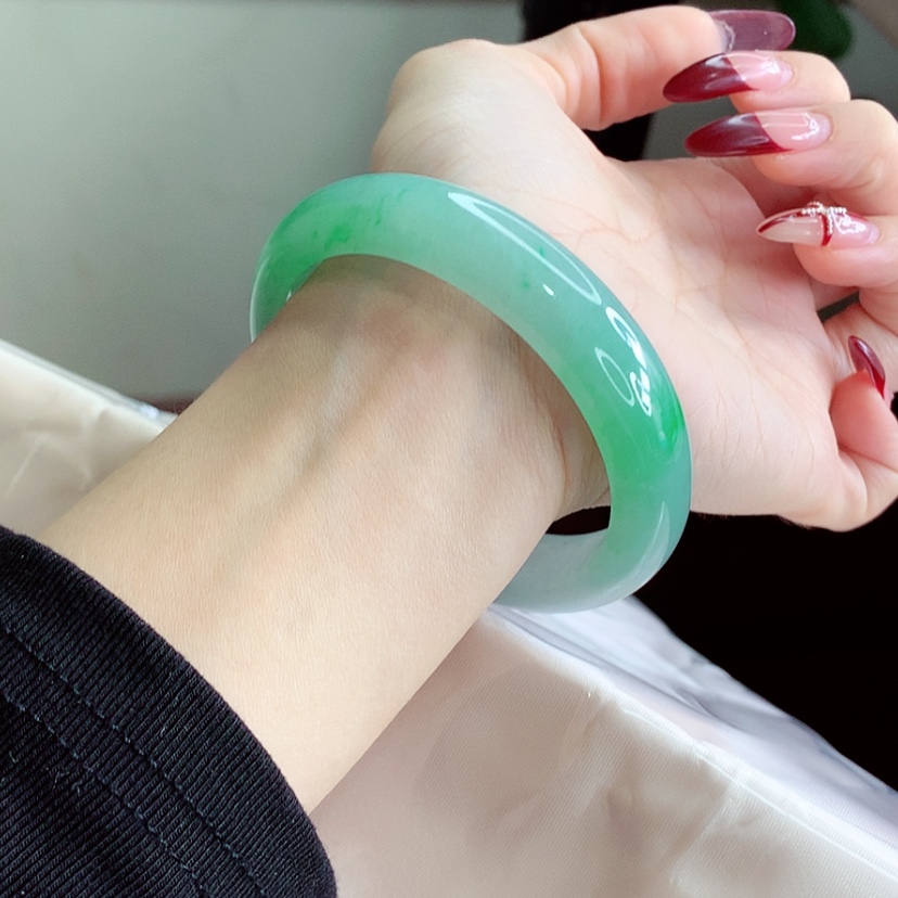 【闪购商品】翡翠手镯（贵妃镯）未镶嵌55贵妃 种色兼备 灵