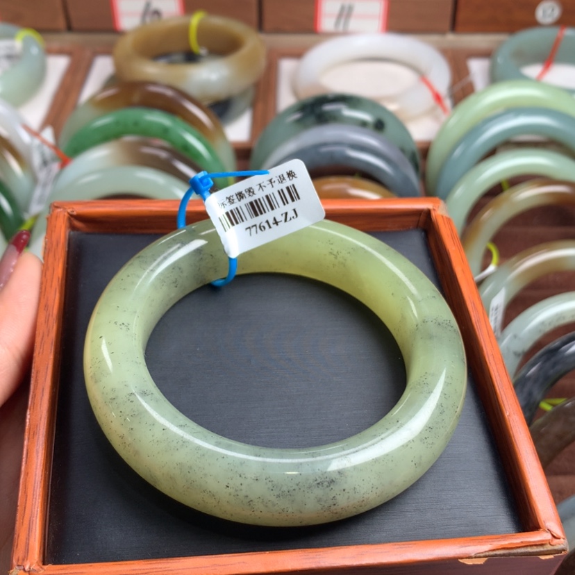 【闪购商品】和田玉手镯未镶嵌石纹55/56