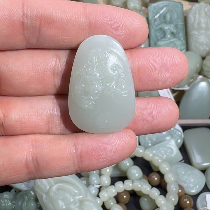 和田玉颈饰未镶嵌